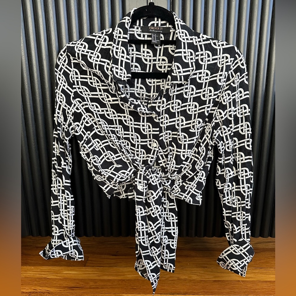 Black & white tie-front cropped blouse from Forever 21!
